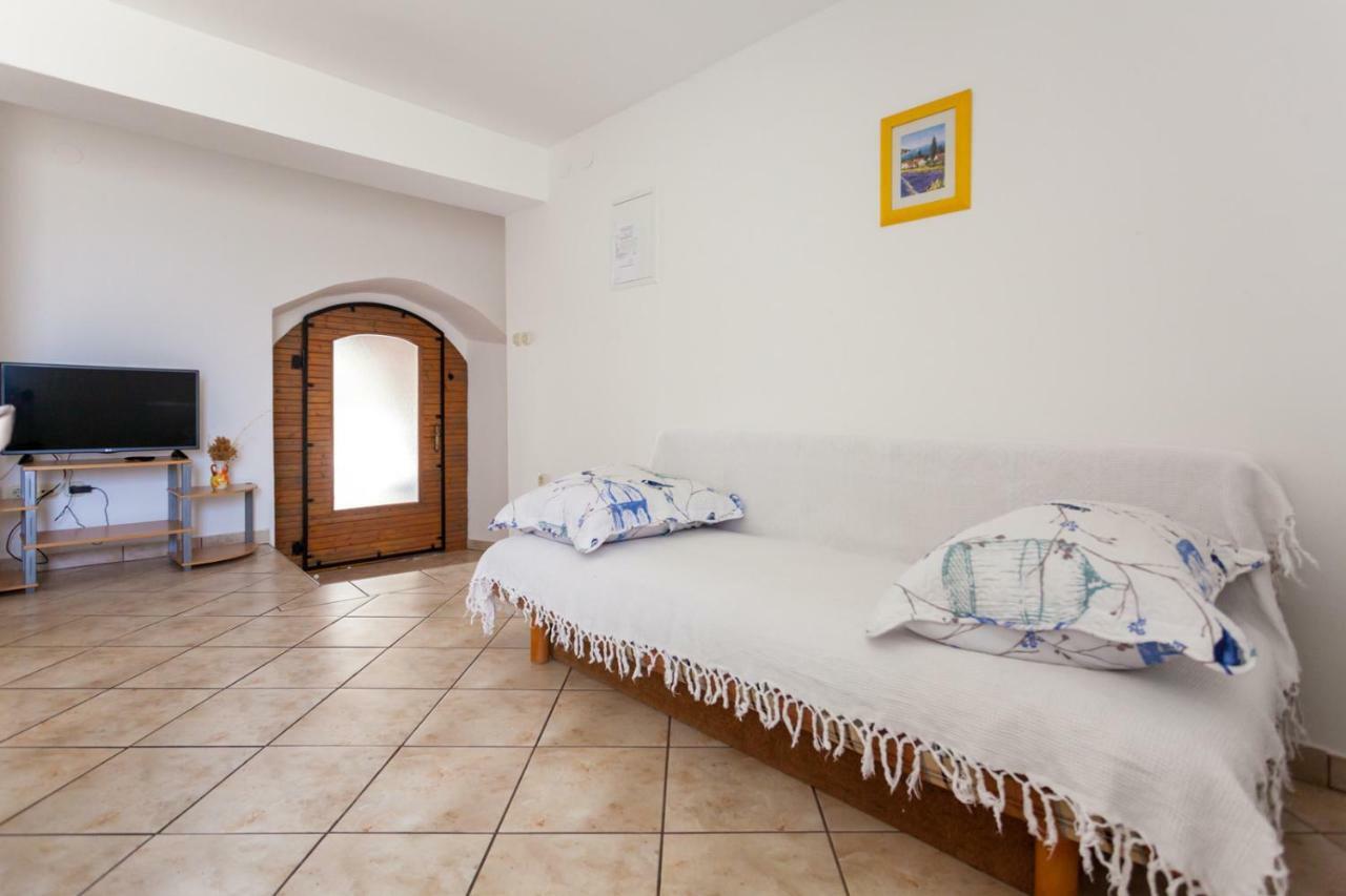 Marina Apartment Malinska Exterior photo